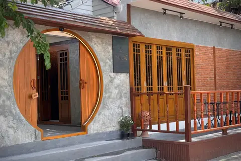 House of Nox: round-door entrance and wooden balcony