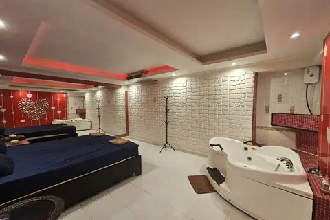 Katherine Massage: room with a bed, jacuzzi and red heart wall