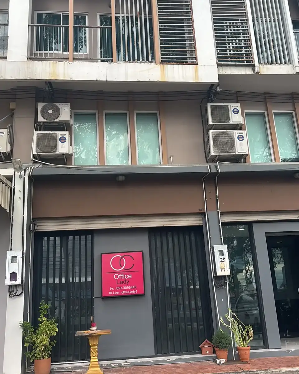 Office Club Spa: shopfront with the logo sign