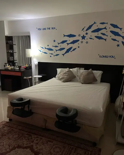 OneTouch Massage Phuket: room with a bed